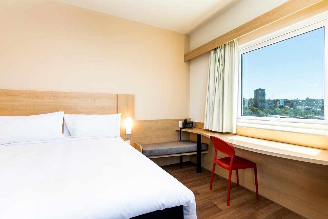 Отель Ibis Пуэрто-Монт Экстерьер фото